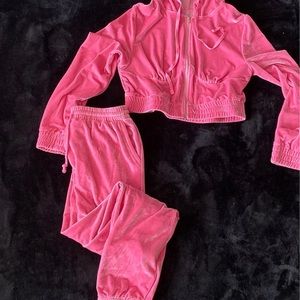 Woman’s tracksuit